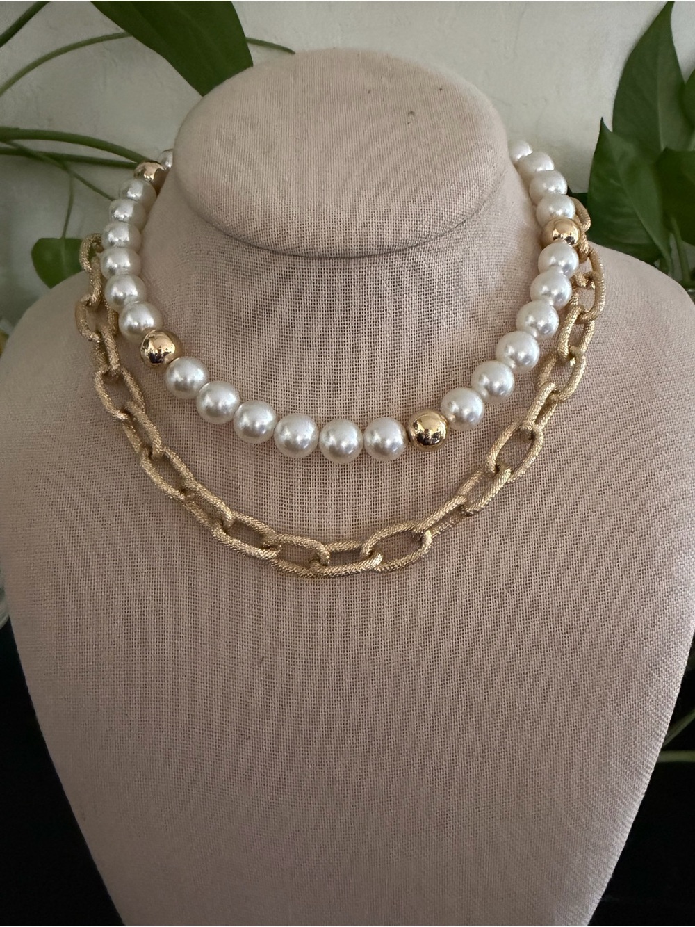 Vintage Pearl & Gold-Textured Chain Layered Beaded Necklace